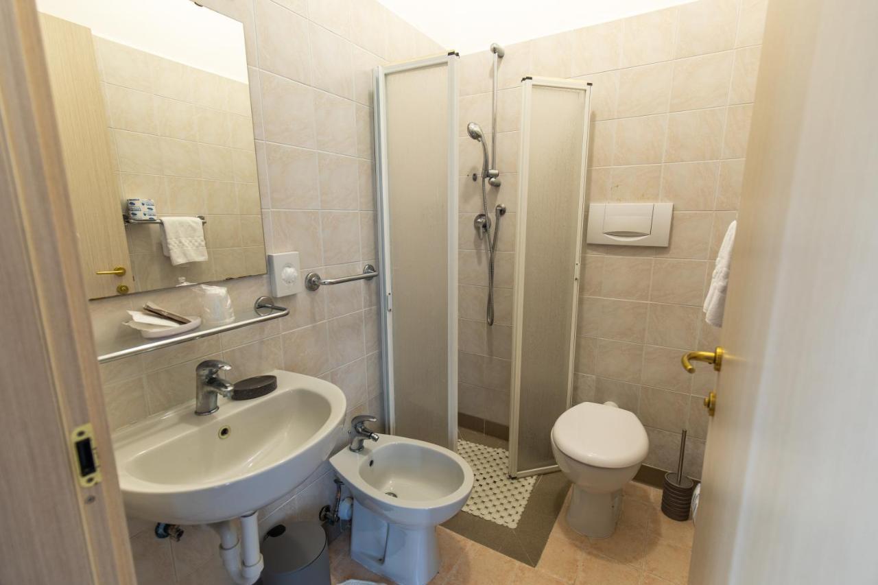 Xxv Aprile Casa Per Ferie Hotel Albenga Exterior foto