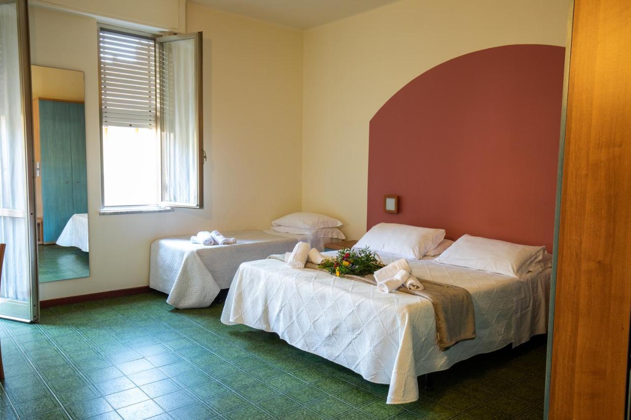 Xxv Aprile Casa Per Ferie Hotel Albenga Exterior foto