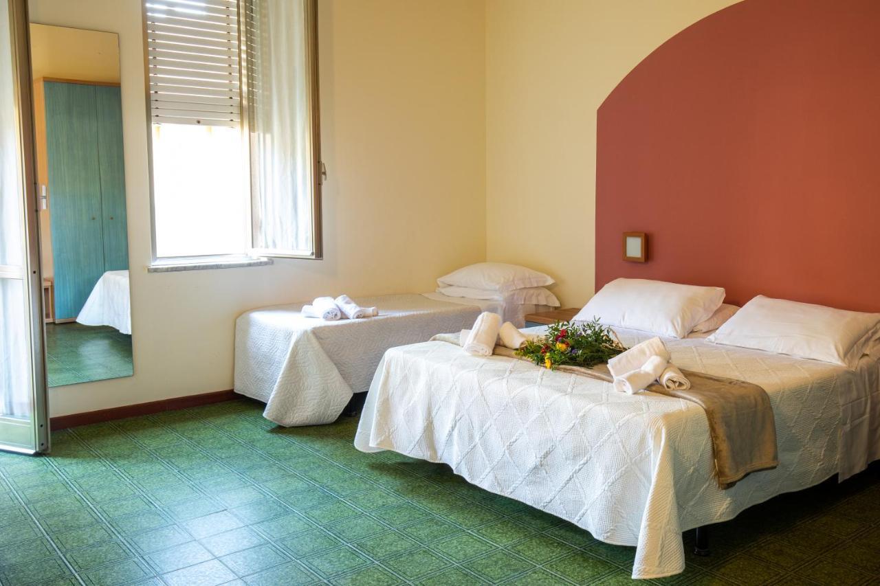 Xxv Aprile Casa Per Ferie Hotel Albenga Exterior foto
