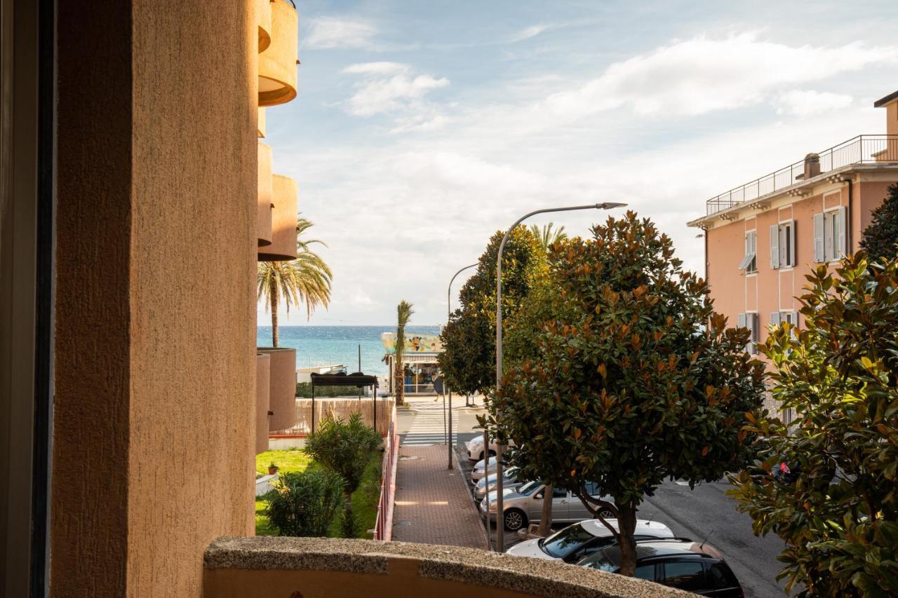 Xxv Aprile Casa Per Ferie Hotel Albenga Exterior foto
