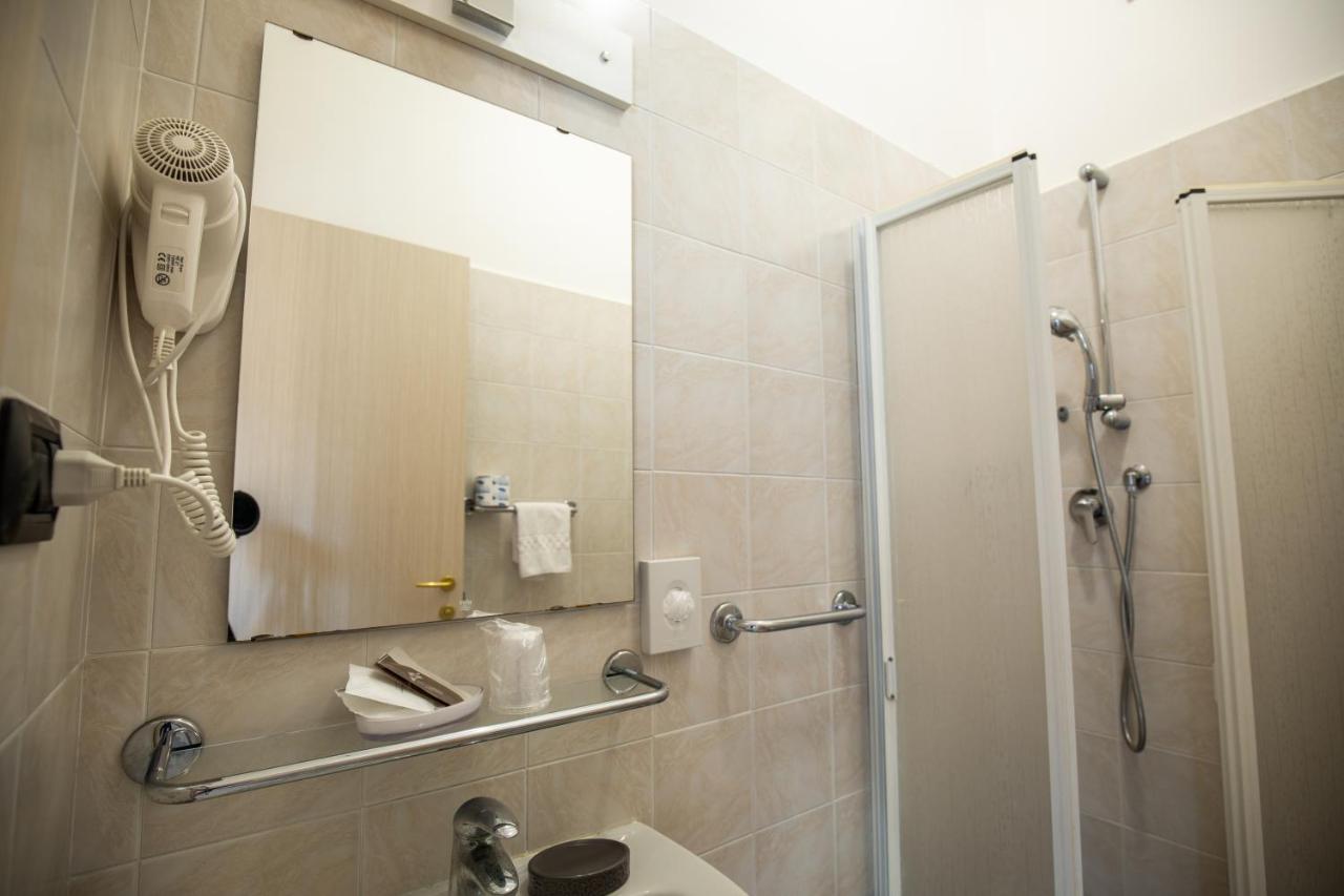 Xxv Aprile Casa Per Ferie Hotel Albenga Exterior foto